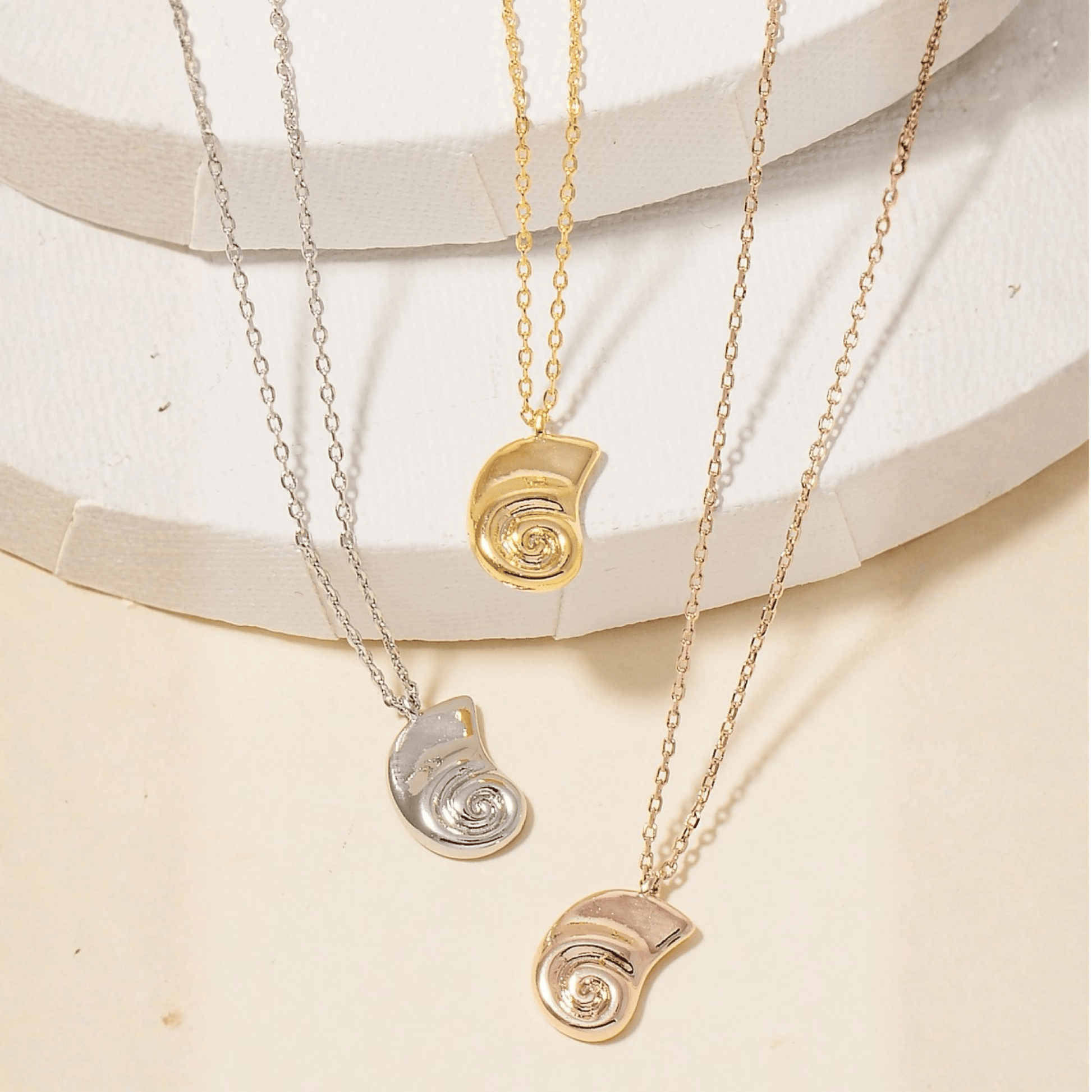 18K Gold Plated Flat Shell Pendant Necklace - Love Mi